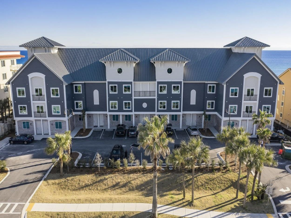 Beachfront Luxury Six Bedroom Vacation Rental in Destin with Rooftop Pool